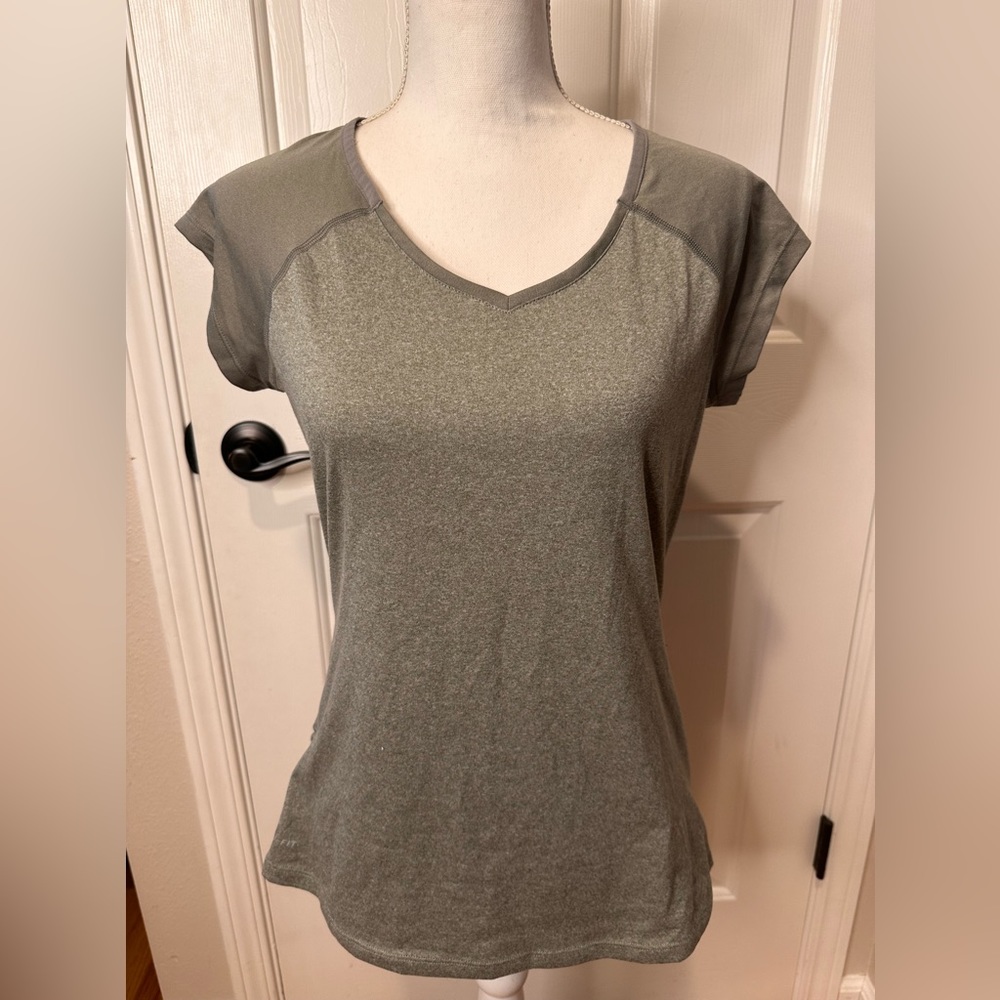 Free Shipping Nike Dri-Fit V-Neck Size Med